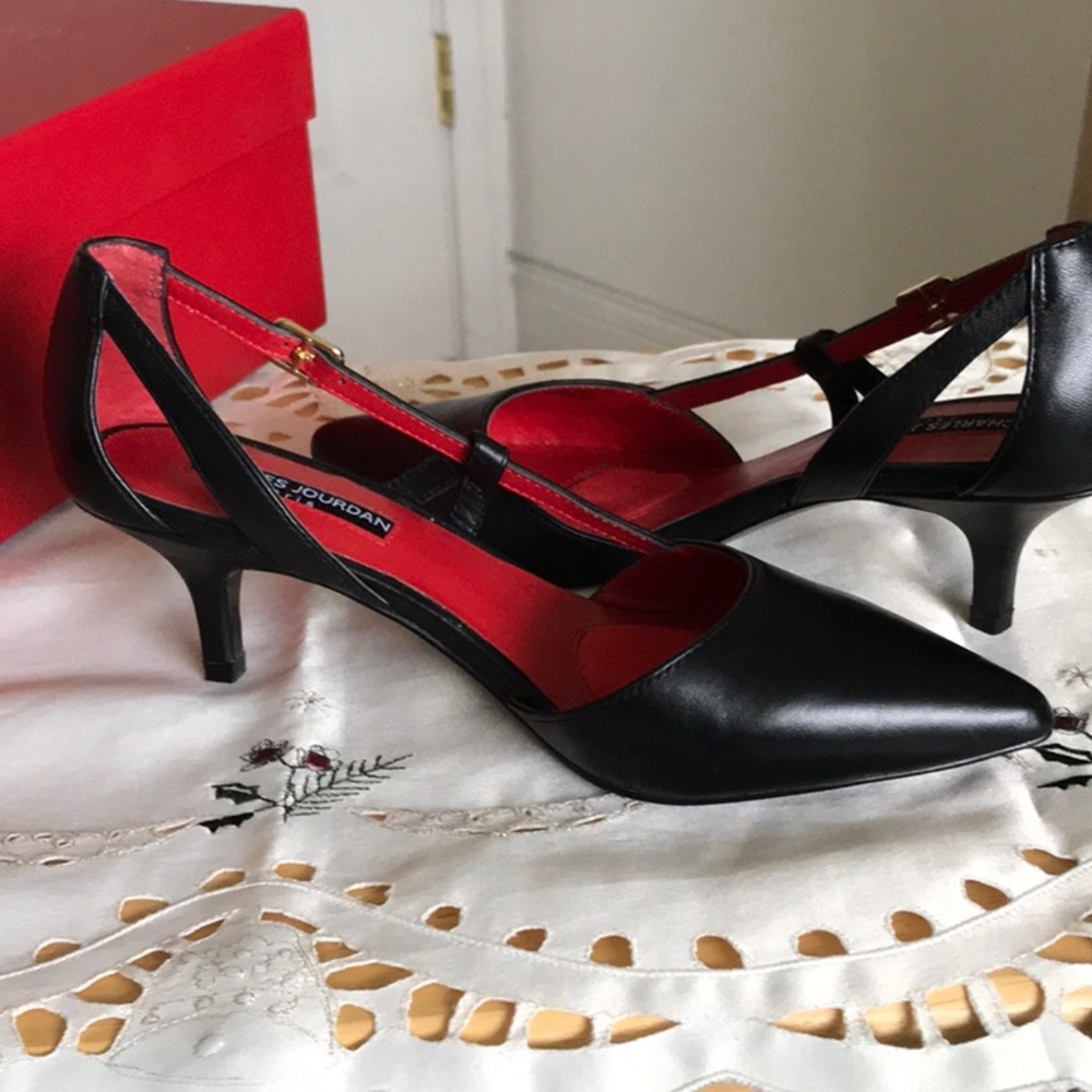 Charles Jourdan Fortune Pump, kitten heel, 6 1/2